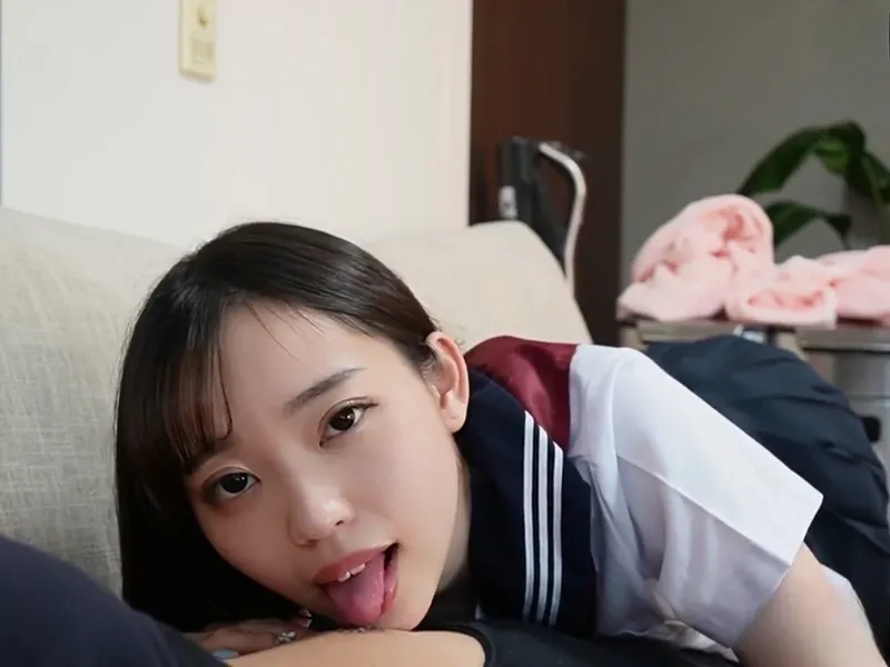 Học sinh nữ ngây thơ bị tên ba cóc chọc thằng nhỏ giả vào lồn